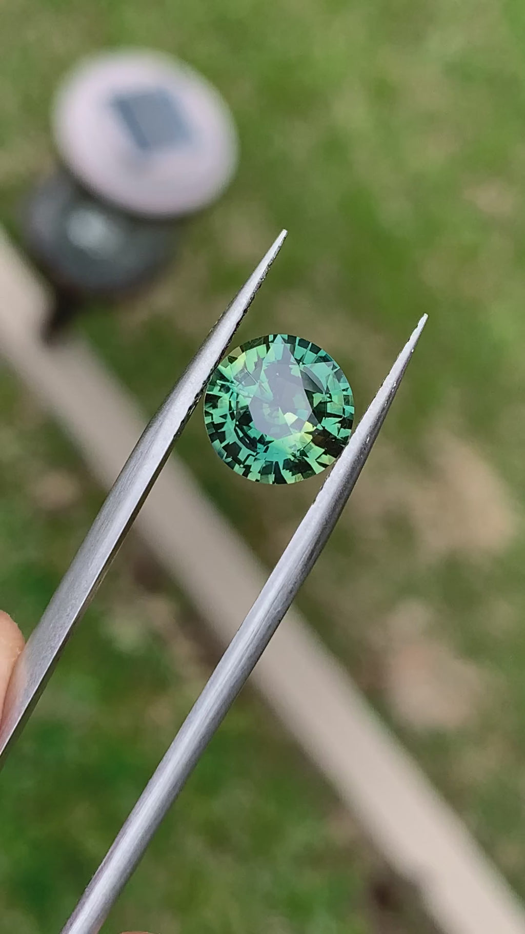 Round Brilliant Cut Parti Sapphire - 3.08CT