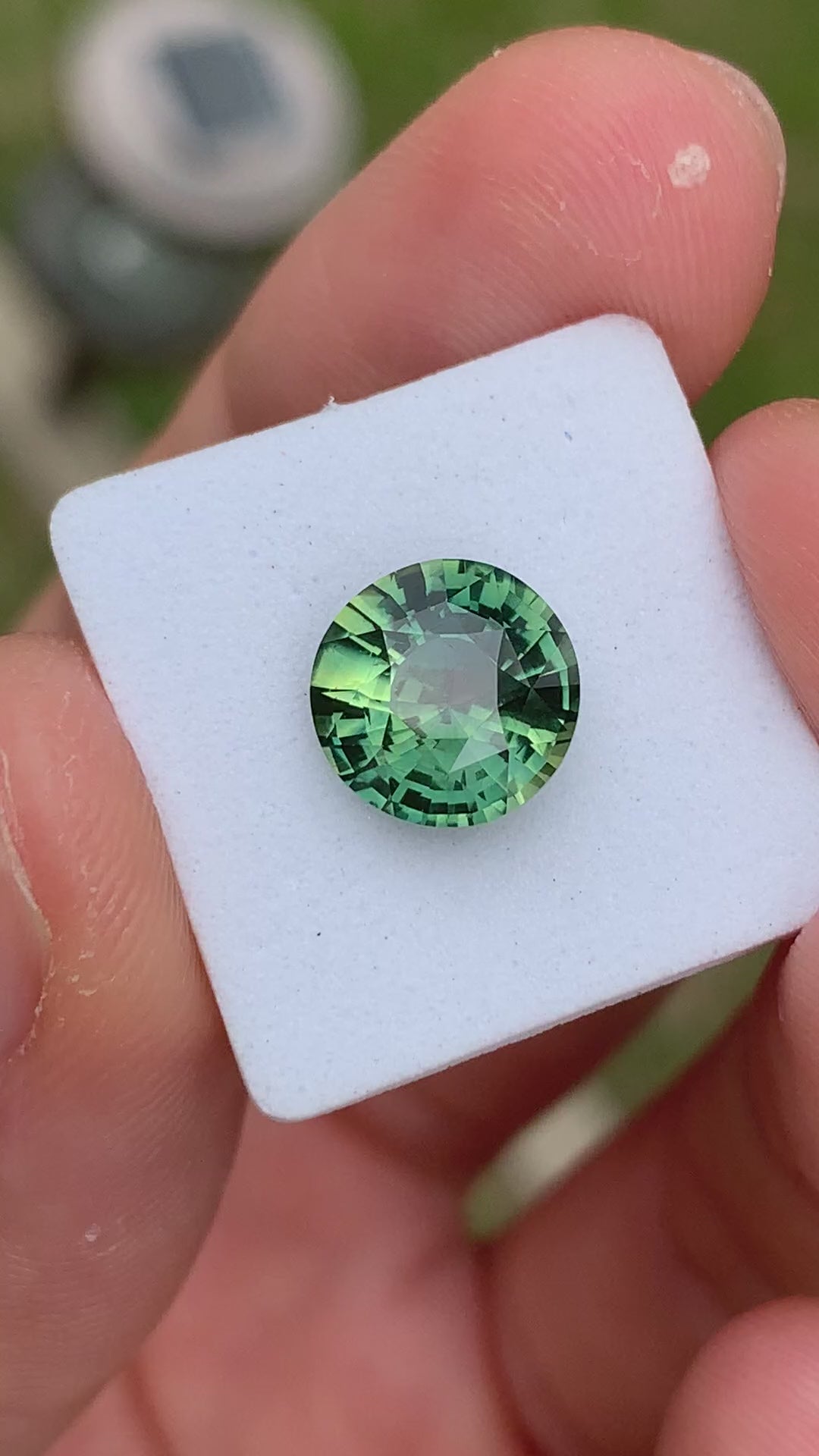 Round Brilliant Cut Parti Sapphire - 3.08CT